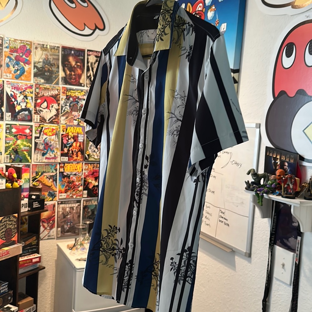 nice shirt SIZE Medium great quality 9/10